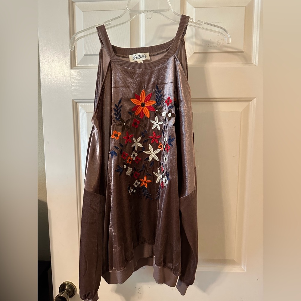 Cold shoulder top